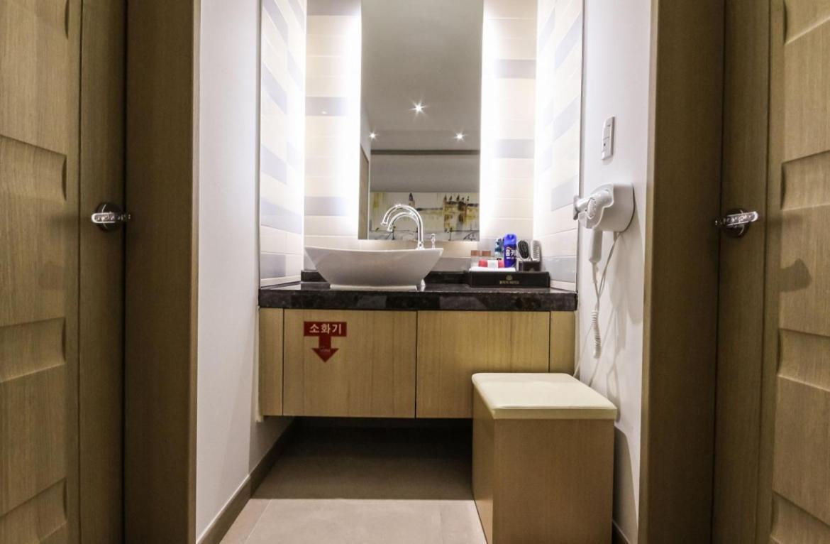 Gallery Hotel Gwangju Metropolitan City Exterior photo