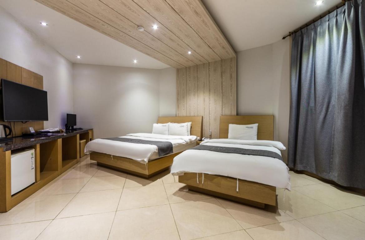 Gallery Hotel Gwangju Metropolitan City Exterior photo