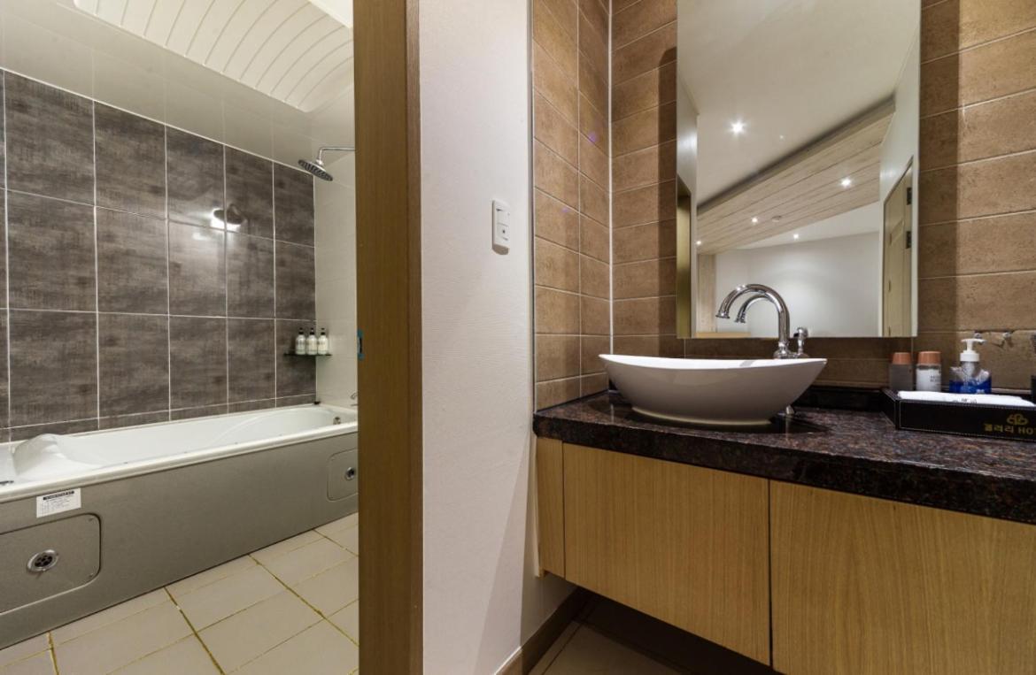 Gallery Hotel Gwangju Metropolitan City Exterior photo