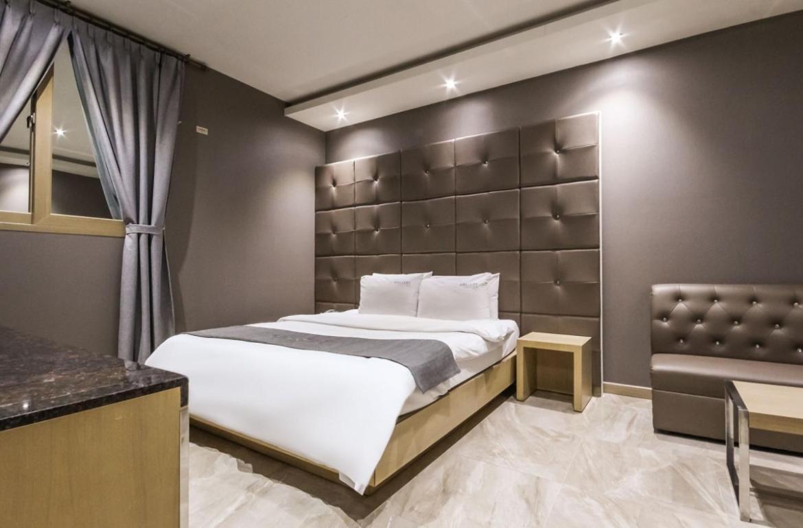Gallery Hotel Gwangju Metropolitan City Exterior photo