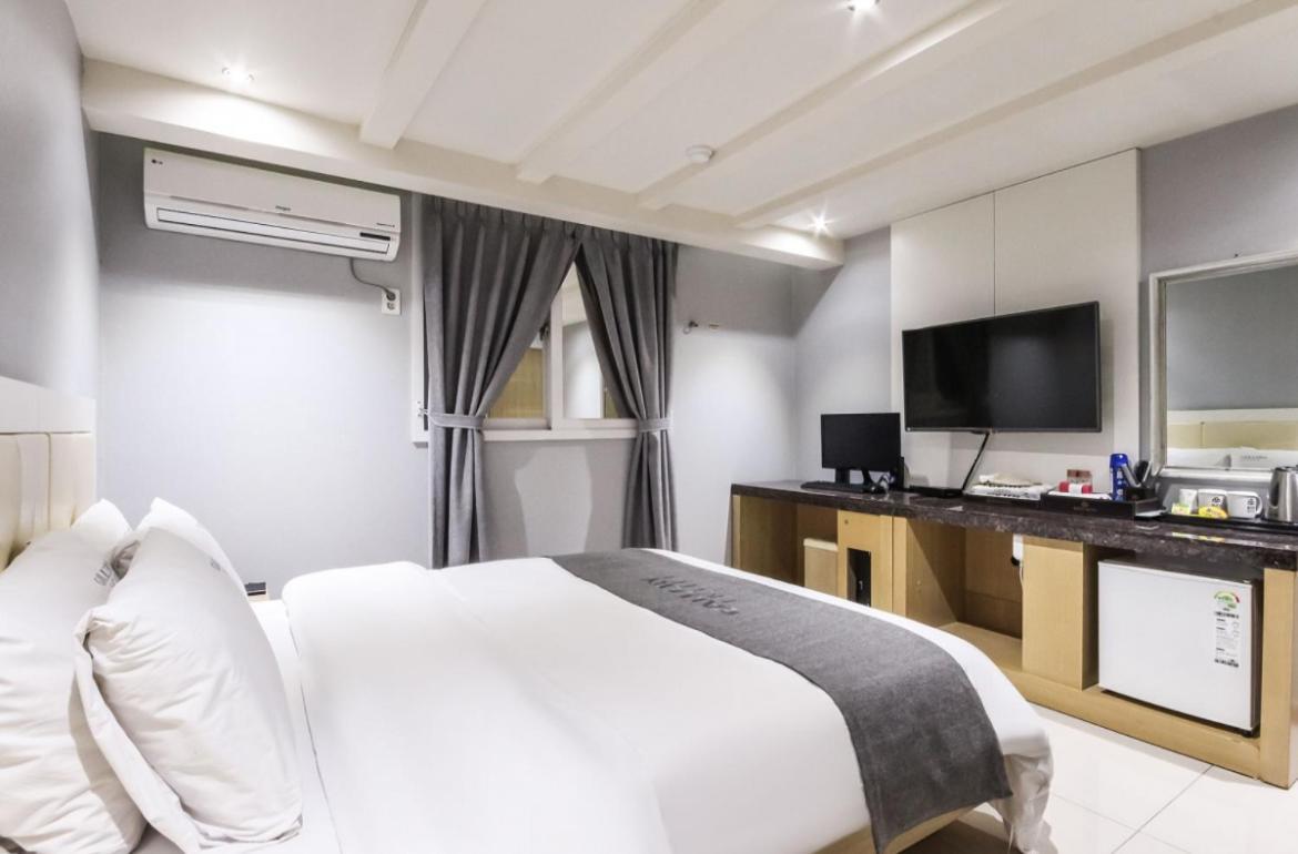 Gallery Hotel Gwangju Metropolitan City Exterior photo