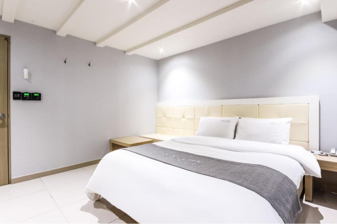 Gallery Hotel Gwangju Metropolitan City Exterior photo